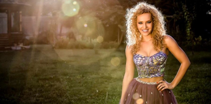 INCEPAND CU LUNA AUGUST, ALEXIA TALAVUTIS DA STARTUL CURSURILOR DE DANS